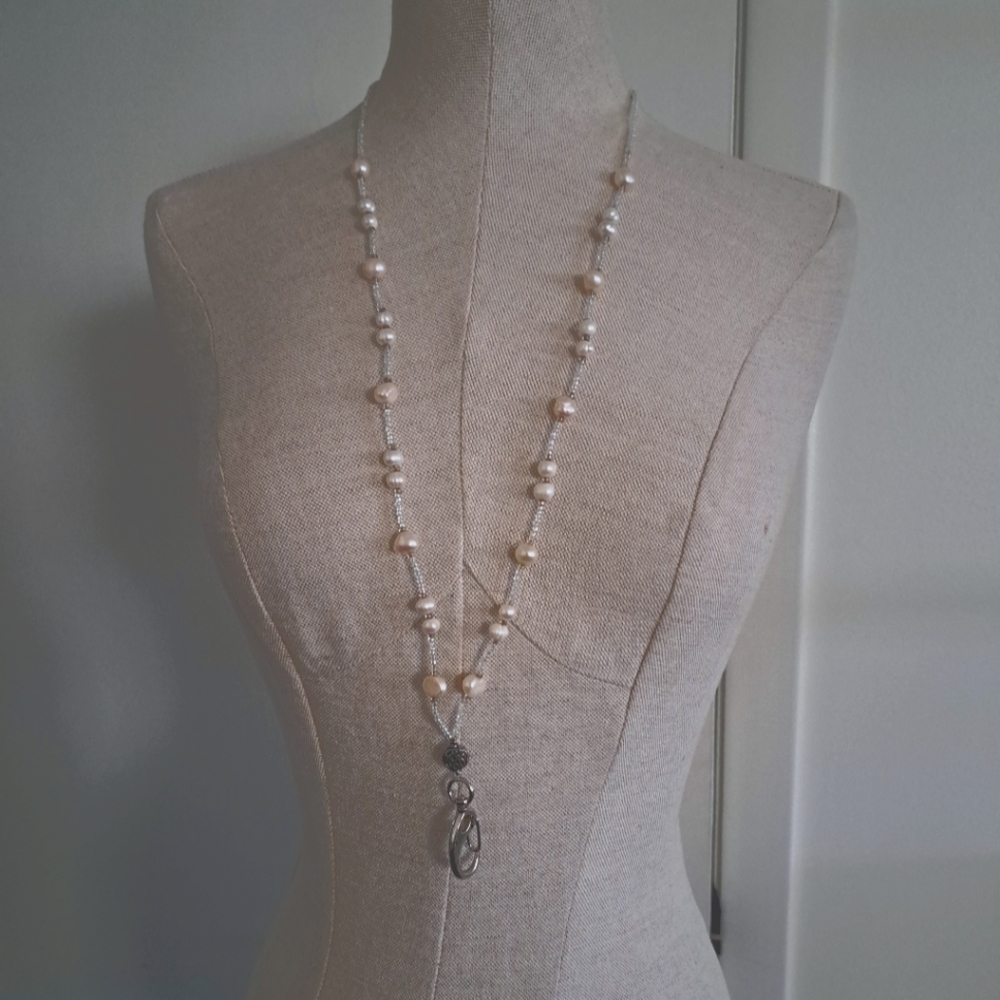 Pearl (freshwater) strand lanyard